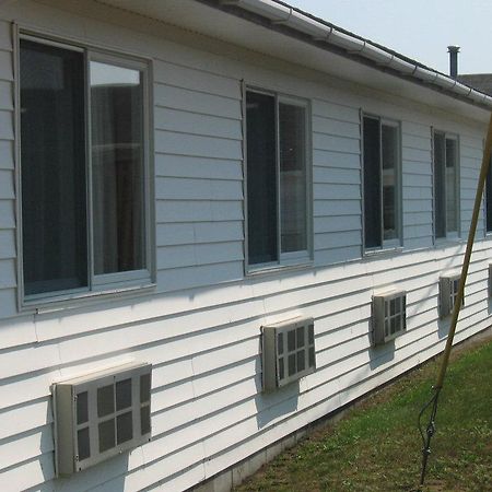 Chapel Hill Motel Brevort Экстерьер фото