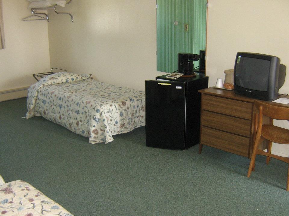 Chapel Hill Motel Brevort Номер фото
