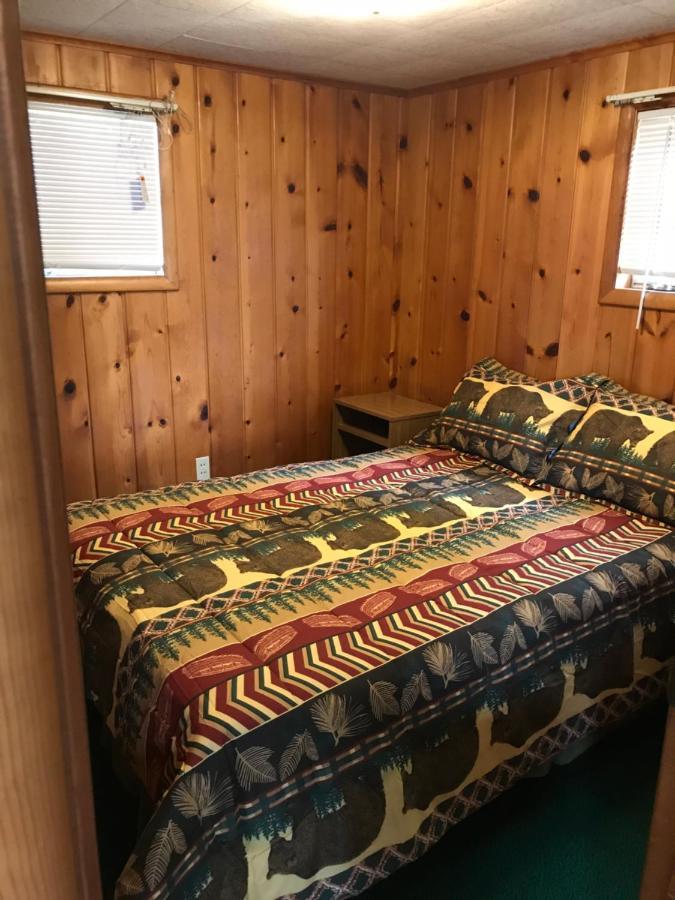 Chapel Hill Motel Brevort Экстерьер фото