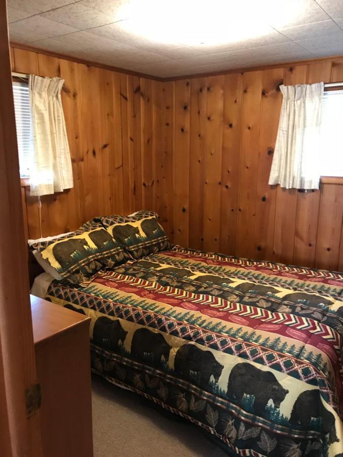 Chapel Hill Motel Brevort Экстерьер фото