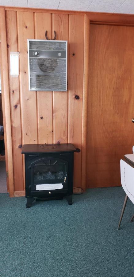 Chapel Hill Motel Brevort Экстерьер фото